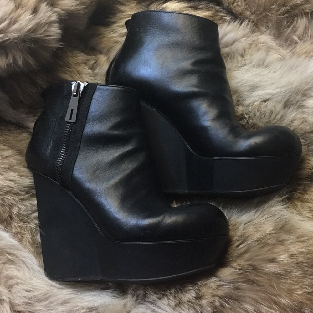 $650 Acne “Hybria” ankle boots / booties